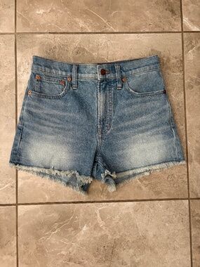 Madewell The Perfect Jean Short Fray Hem in Balsam Wash W 27